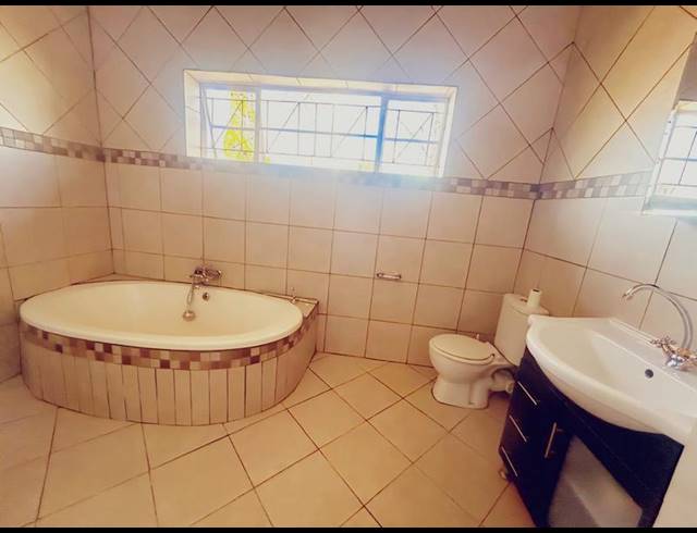 4 BEDROOM HOUSE FOR SALE IN STANDERTON CENTRAL